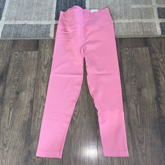 Victoria’s Secret seamless ribbed legging - Picture 2 of 7